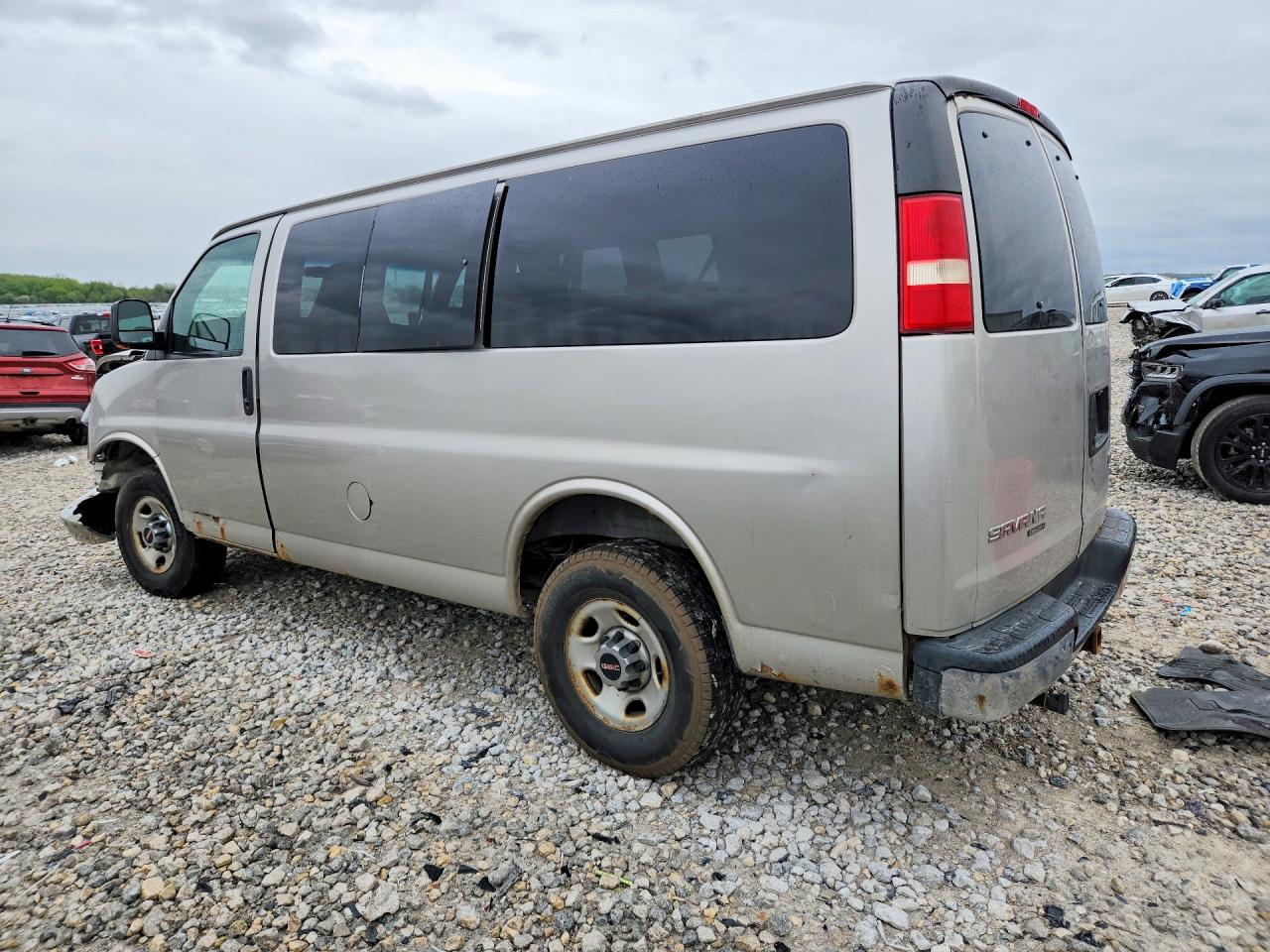 2009 GMC Savana VIN 1GJHG35K091111514 photo 2