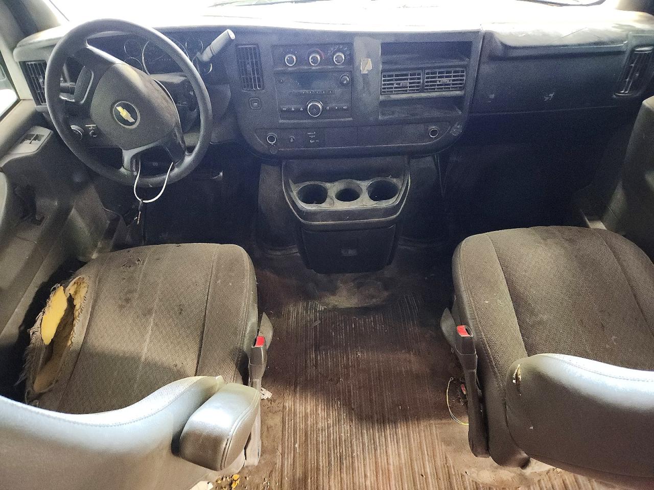 2012 Chev Express VIN 1GCWGFCG8C1122993 photo 8