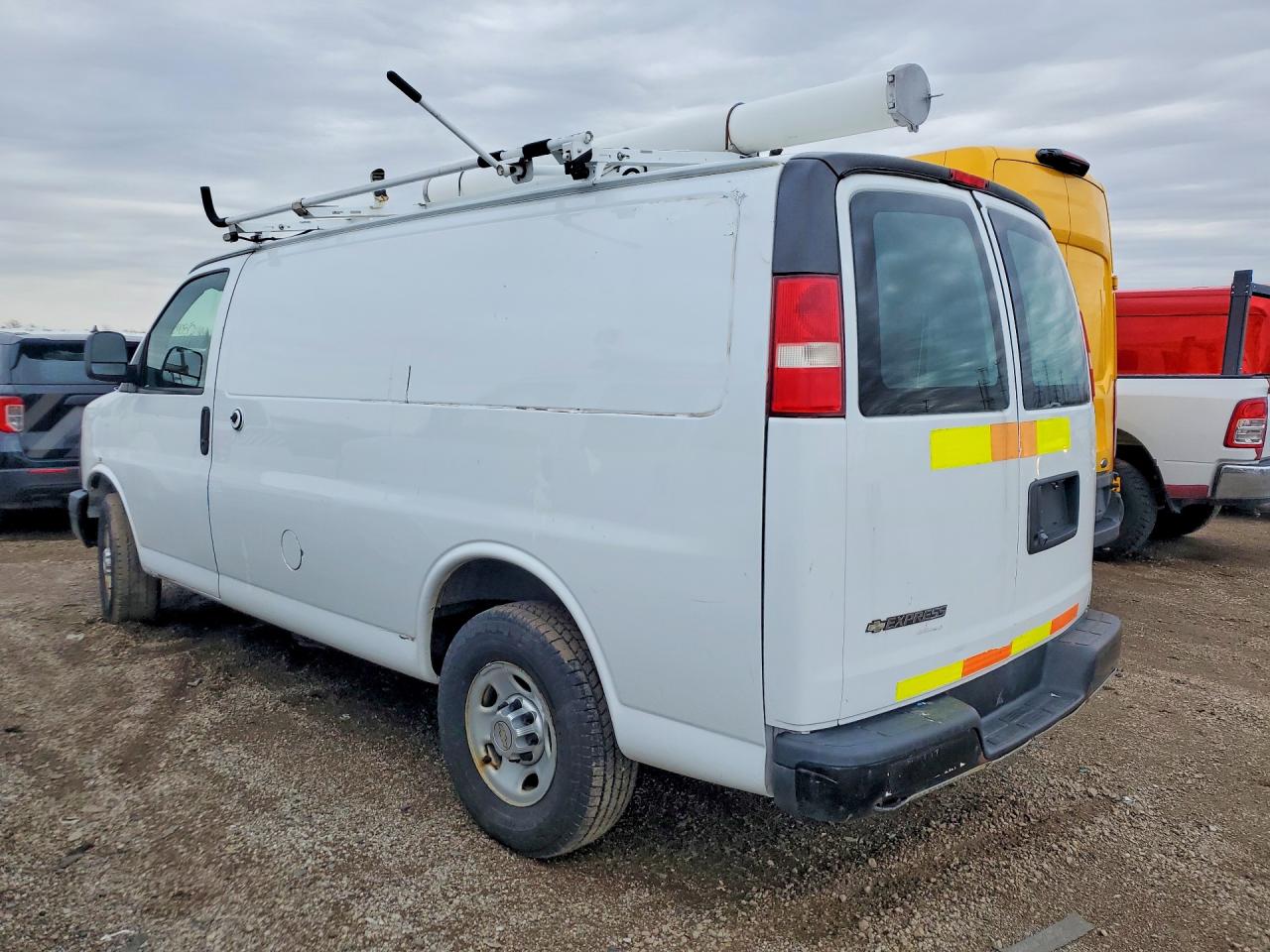 2013 CHEV Express VIN 1GCWGFCA4D1146723 photo 2