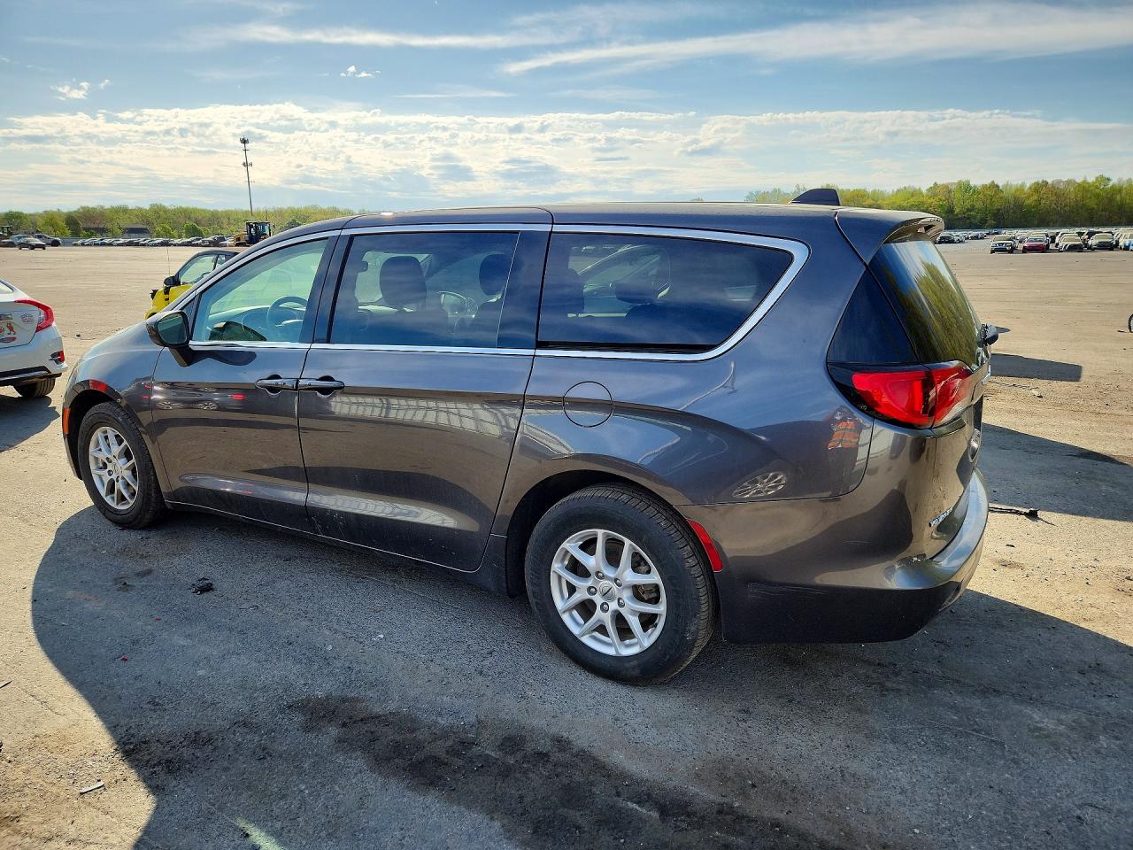 2023 Chrysler Minivan VIN 2C4RC1CG7PR602732 photo 2