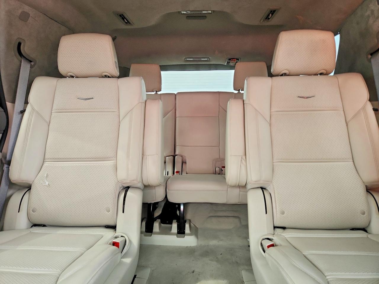 2024 Cadillac Escalade VIN 1GYS4GKL2RR325586 photo 10