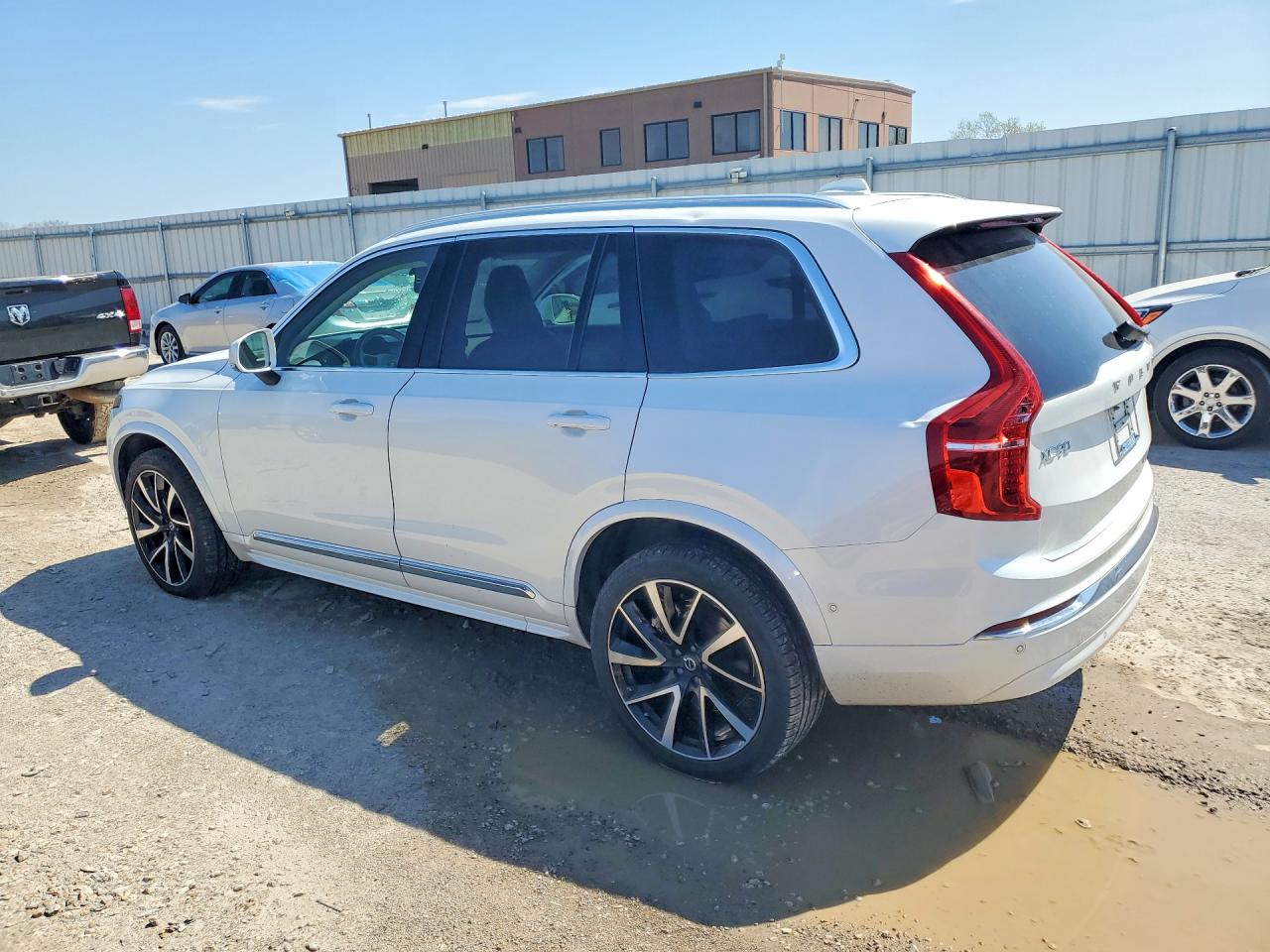 2023 VOLV Xc90 VIN YV4L12PN3P1904661 photo 2