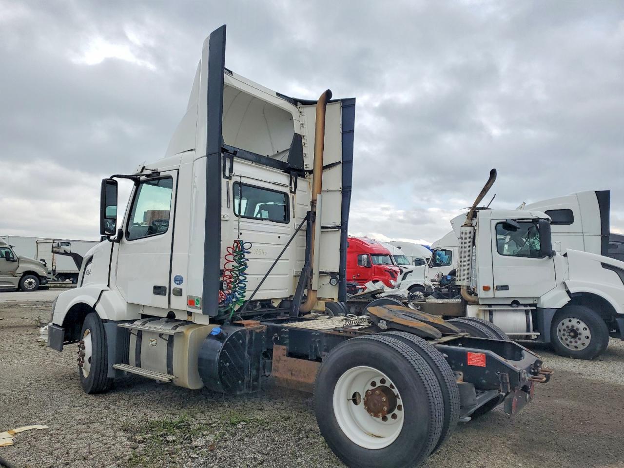 2016 Volvo Vn VIN 4V4N39TG0GN965646 photo 3