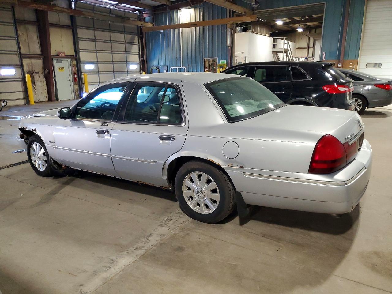 2003 Mercury Grmarquis VIN 2MEHM75W03X643594 photo 2