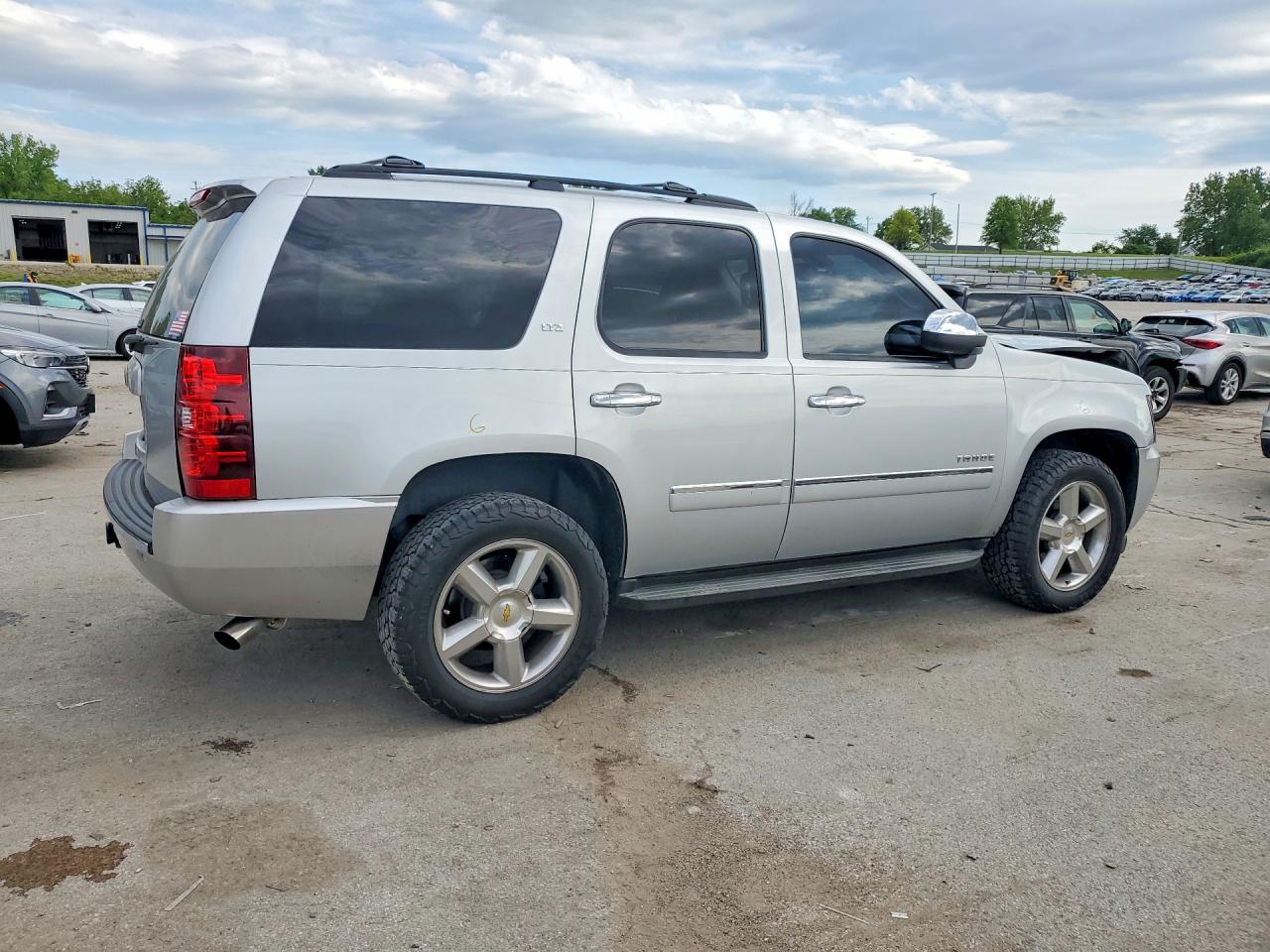 2012 Chevrolet Tahoe VIN 1GNSKCE02CR215402 photo 3