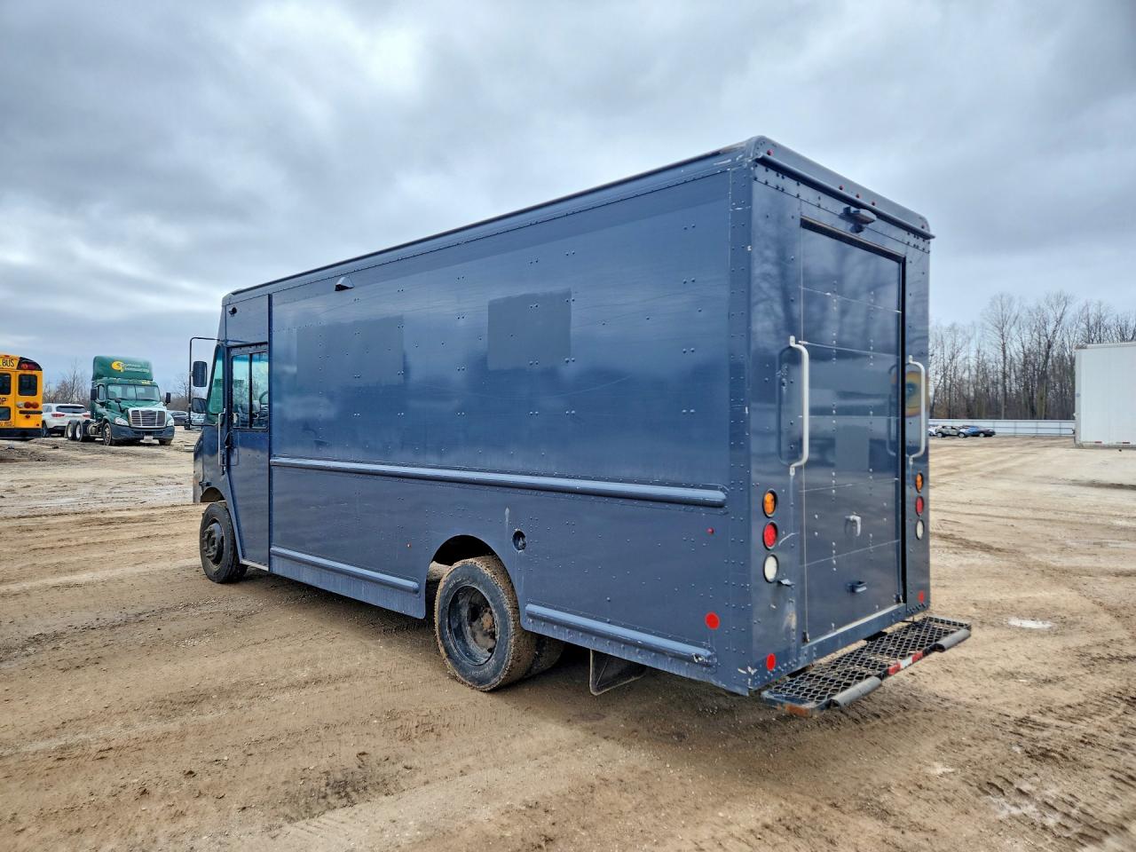 2021 FREIGHTLINER All other VIN 4UZAC2GA0MCMM9717 photo 2
