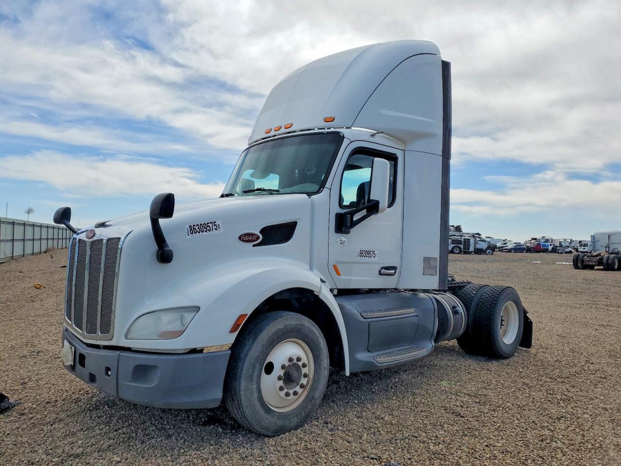 2018 PETERBILT All models VIN 1XPBA48XXJD478031 photo 2