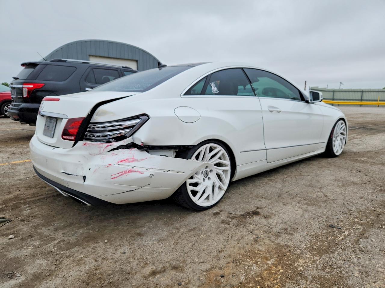 2014 Mercedes-Benz E-class VIN WDDKJ5KB9EF255497 photo 3
