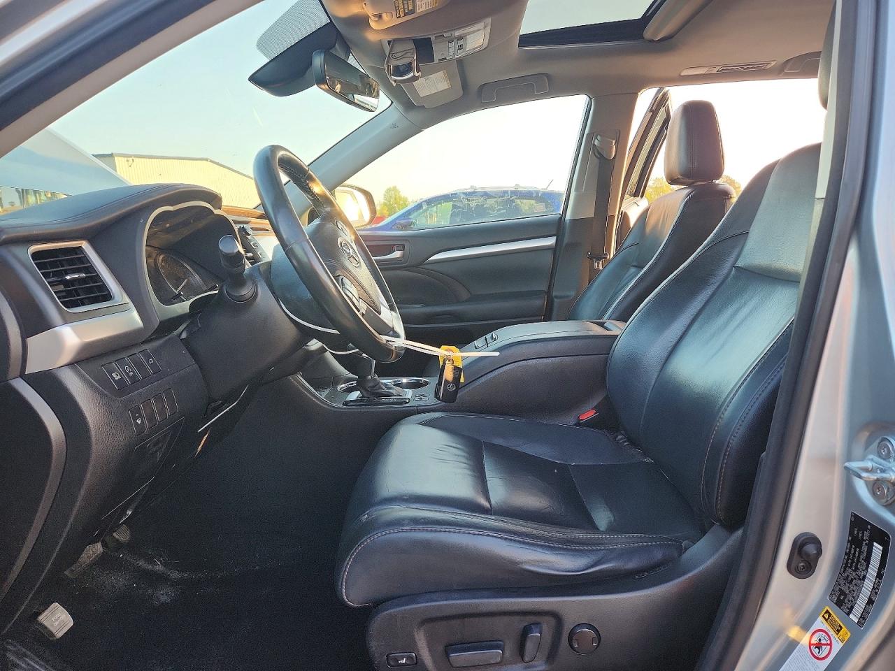 2017 Toyota Highlander VIN 5TDJZRFHXHS409658 photo 7