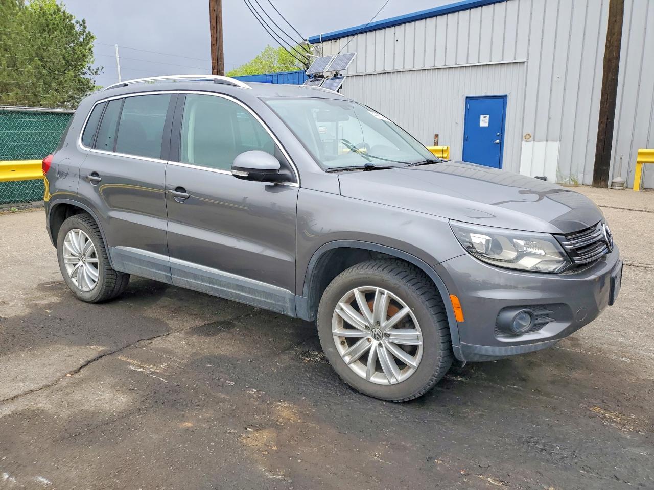 2016 Volkswagen Tiguan VIN WVGBV7AX0GW510480 photo 4