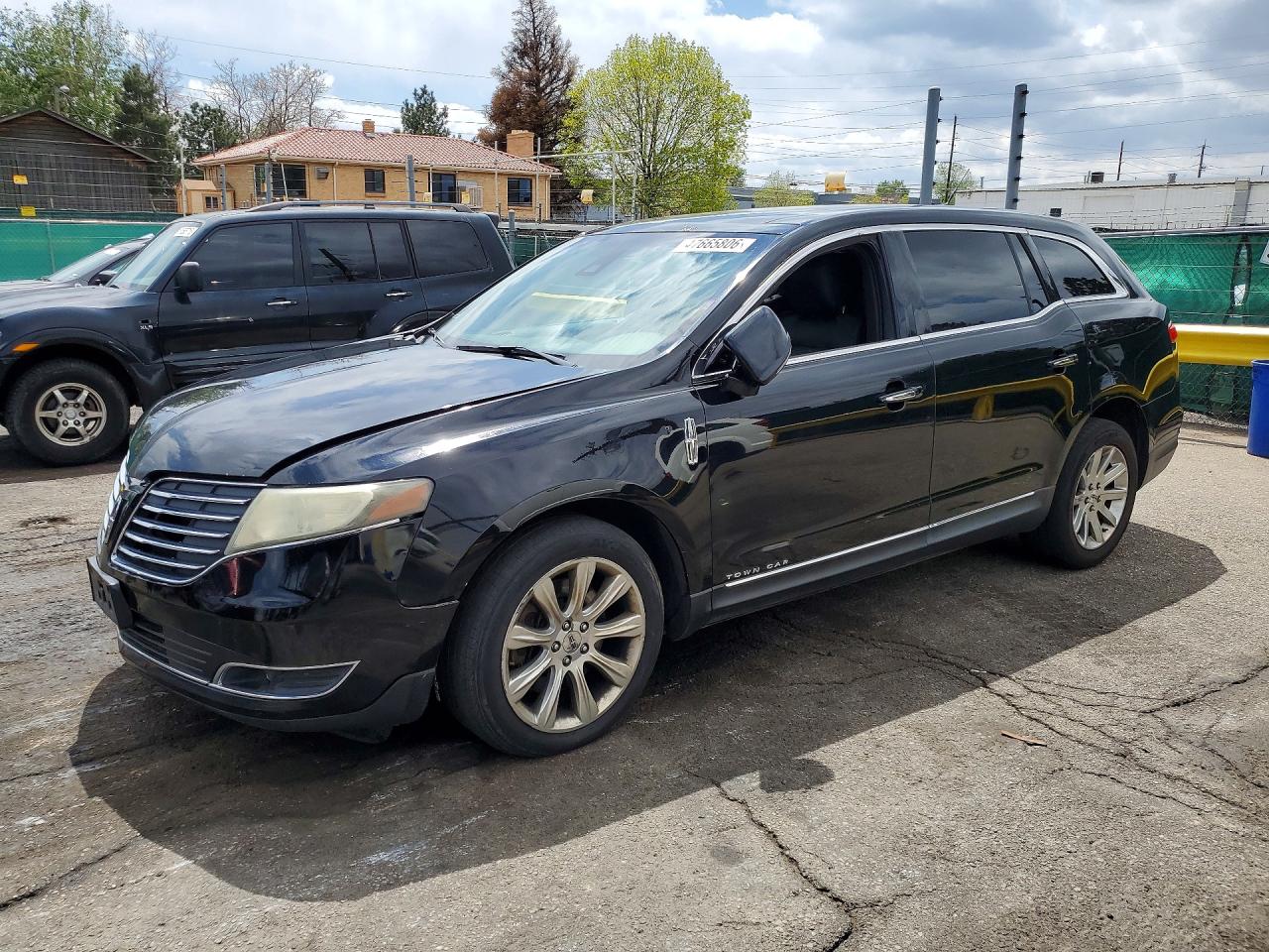 2017 Lincoln Mkt VIN 2LMHJ5NK1HBL00437 photo 1