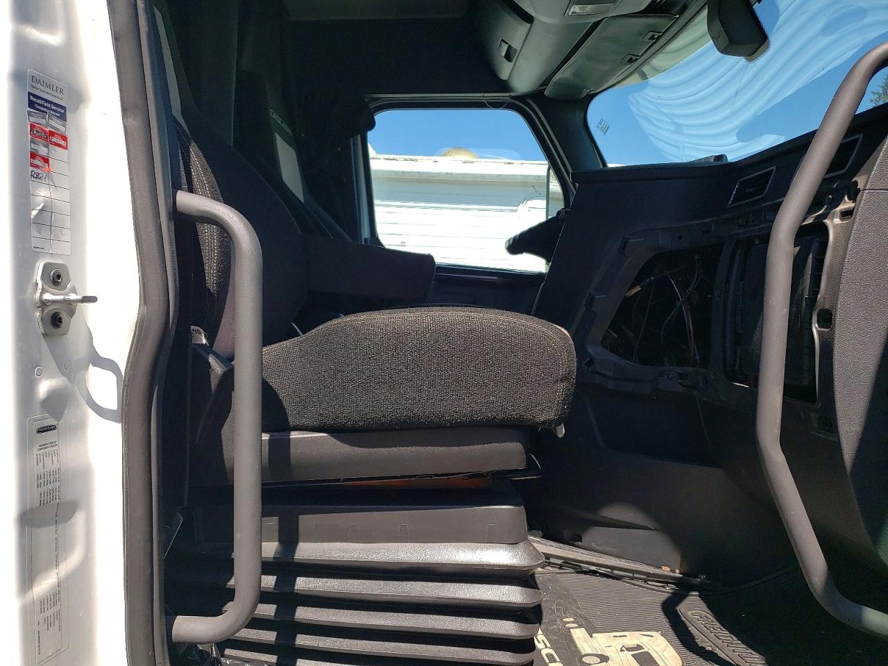 2018 FREIGHTLINER All other VIN 3AKJHHDRXJSJY6194 photo 5