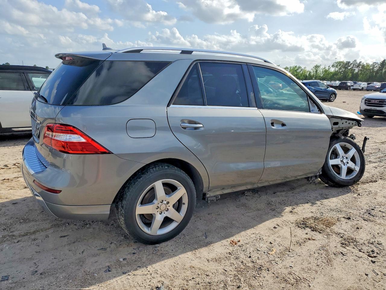 2014 Mercedes M-class VIN 4JGDA5JB5EA318446 photo 3
