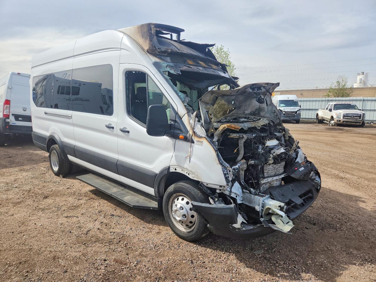 2024 Ford Transit VIN 1FBVU4X83RKB18210 photo 4