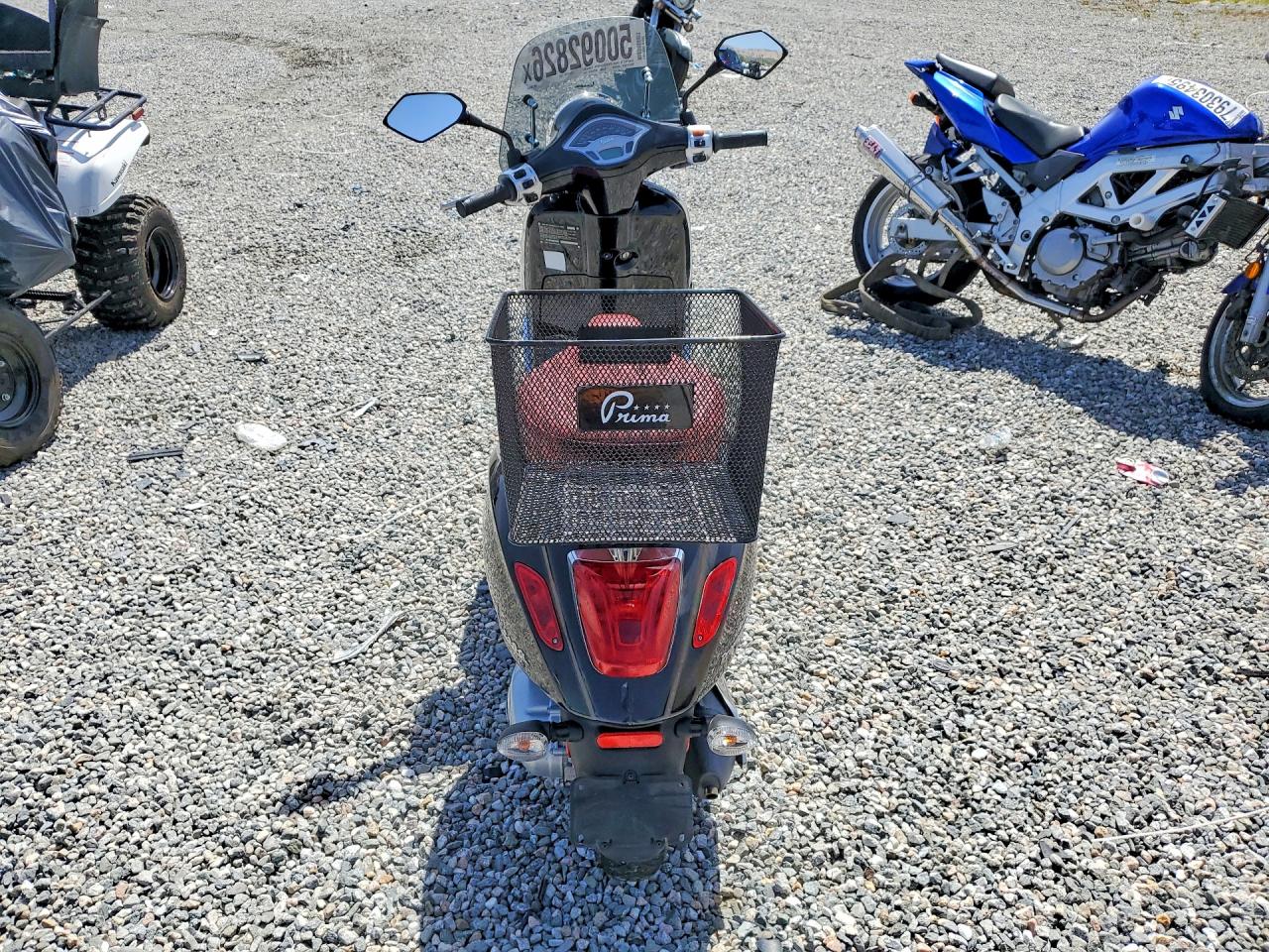 2015 Vespa Scooter VIN ZAPM818GXF5101851 photo 4