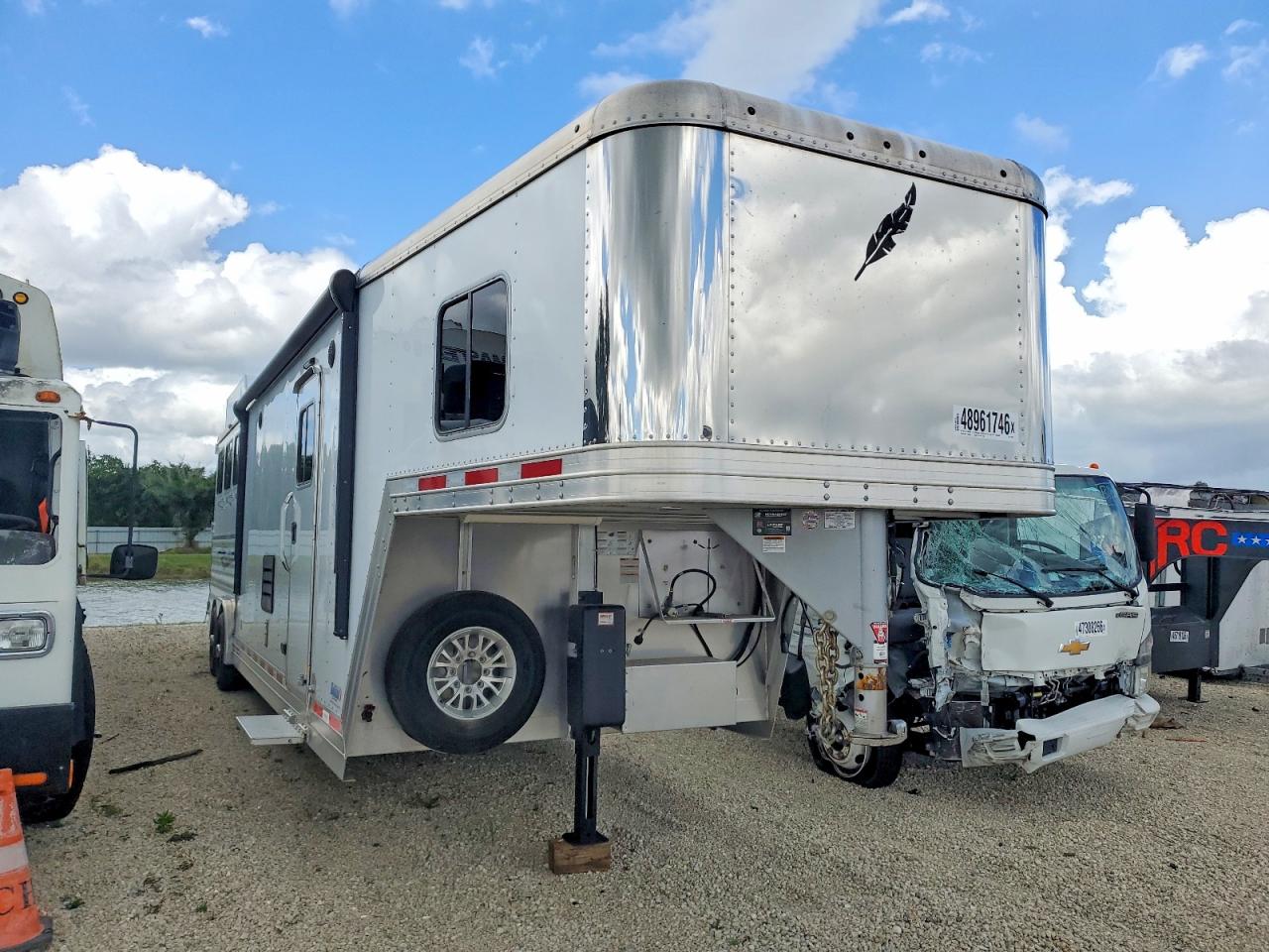 2020 FEATHERLITE 28' horse VIN 4FGB12828LC151978 photo 1