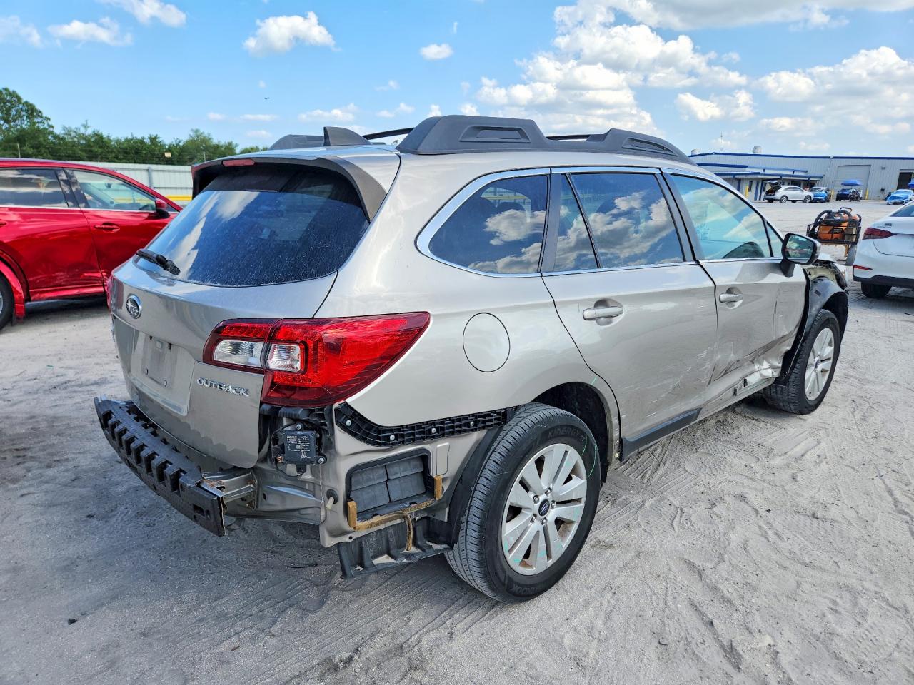 2018 Outback VIN 4S4BSAHC1J3285729 photo 3