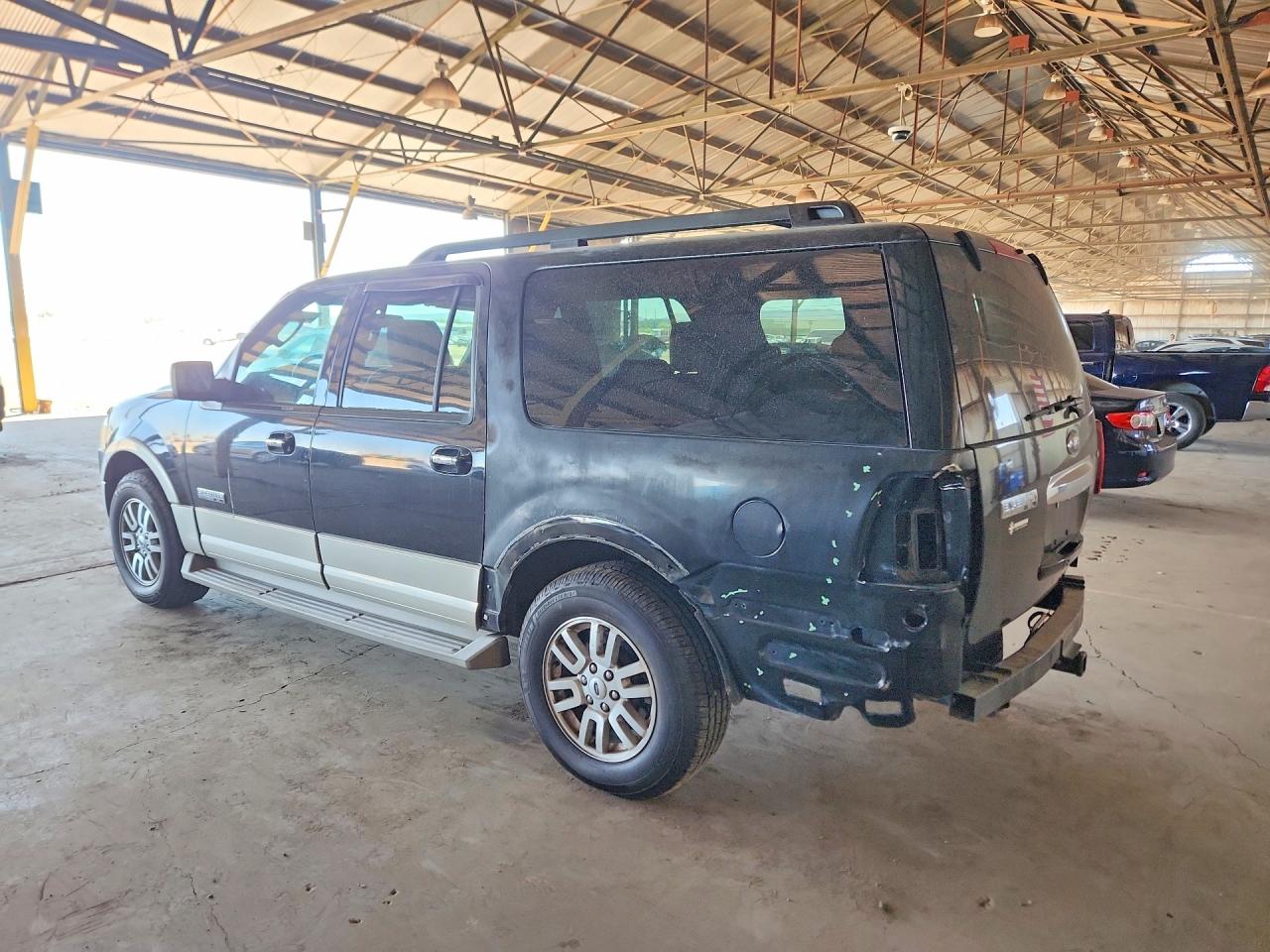 2007 Ford Expedition VIN 1FMFK18567LA02303 photo 2