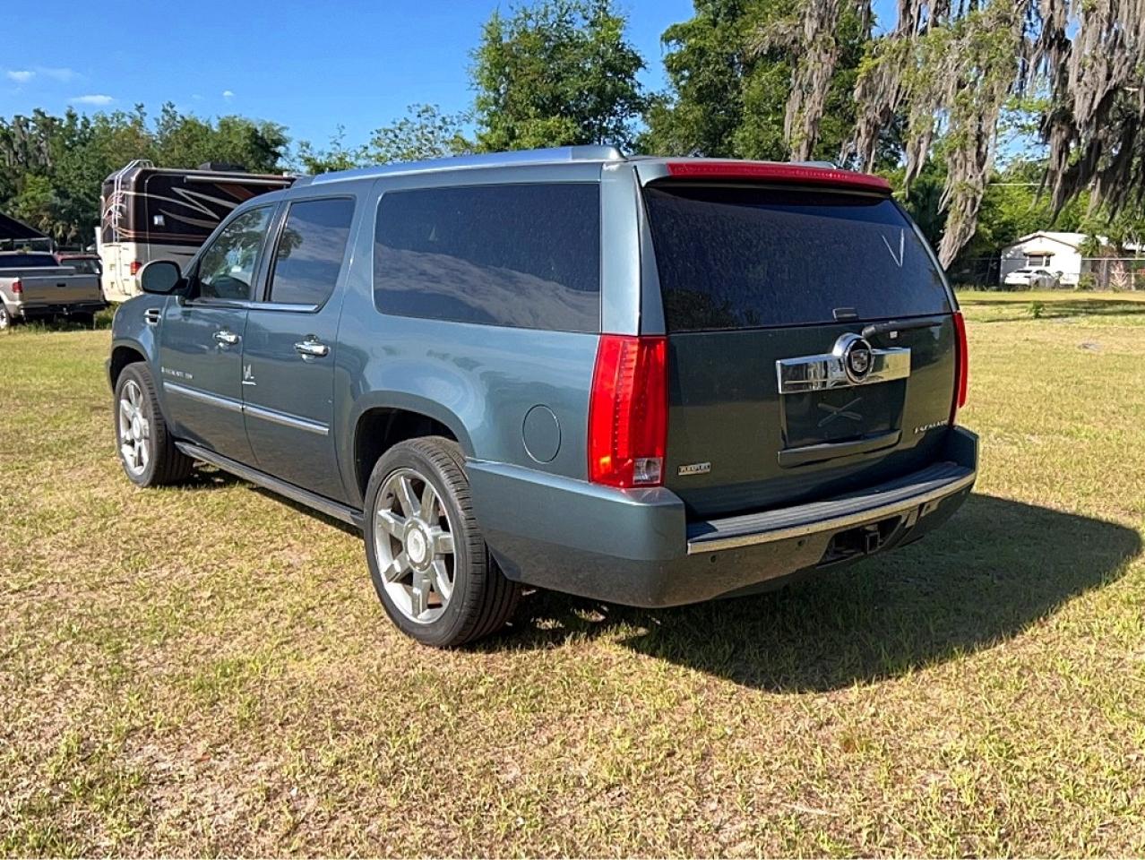 2009 Cadillac Escalade VIN 1GYFC26249R101597 photo 3