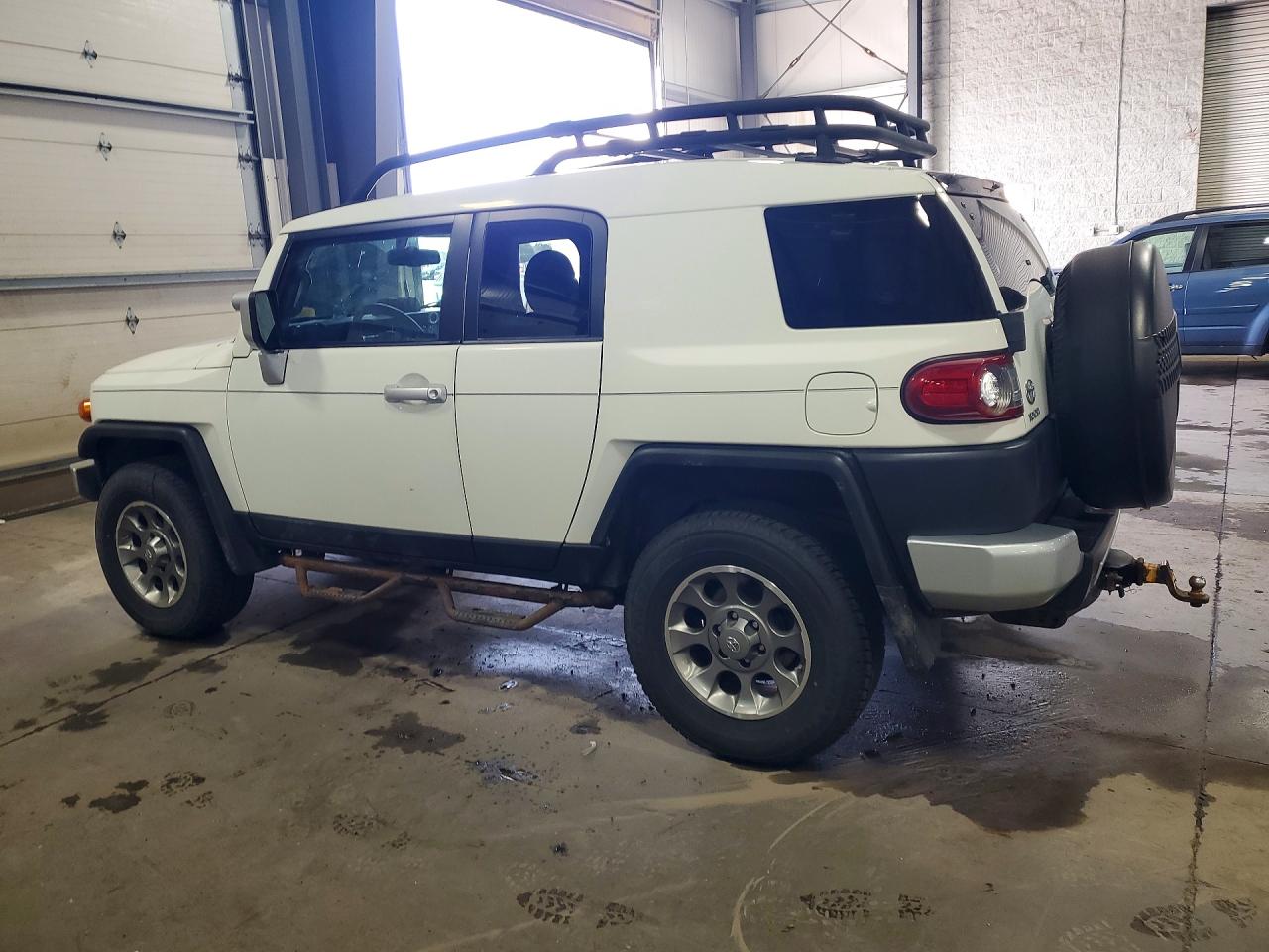 2013 Toyota Fj cruiser VIN JTEBU4BF1DK167530 photo 2