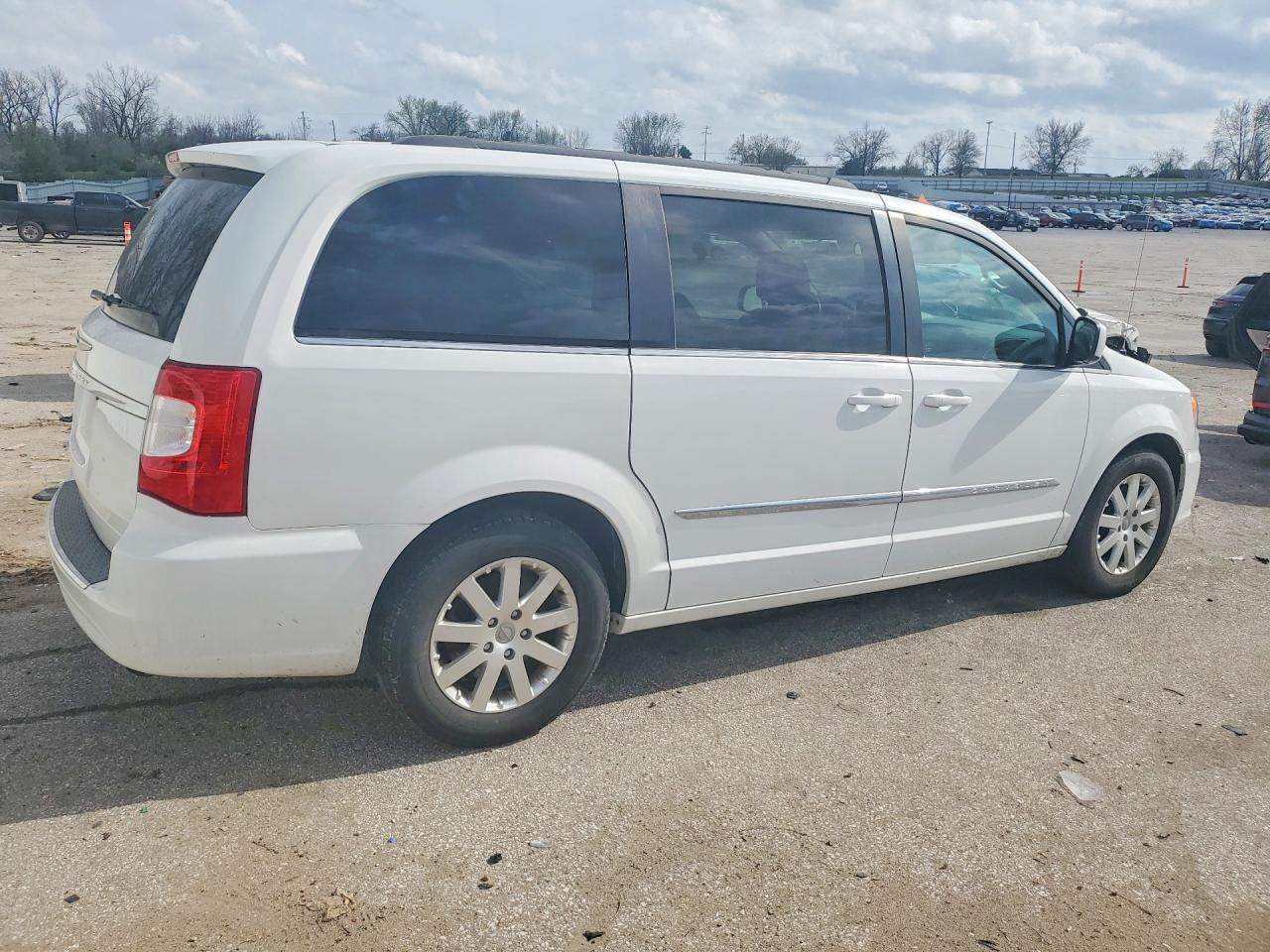 2016 Chrysler Minivan VIN 2C4RC1BG2GR187854 photo 3
