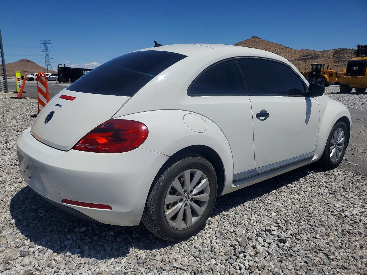 2013 Volkswagen Beetle VIN 3VWFP7ATXDM654138 photo 3