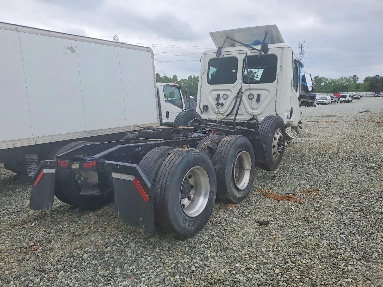 2023 FREIGHTLINER All other VIN 3AKJHTDV8PDUC7873 photo 4