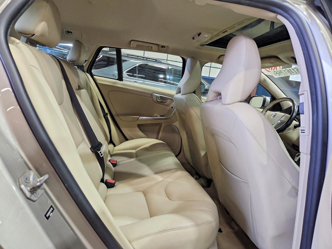 2015 Volvo V60 VIN YV1612SM9F1267136 photo 10