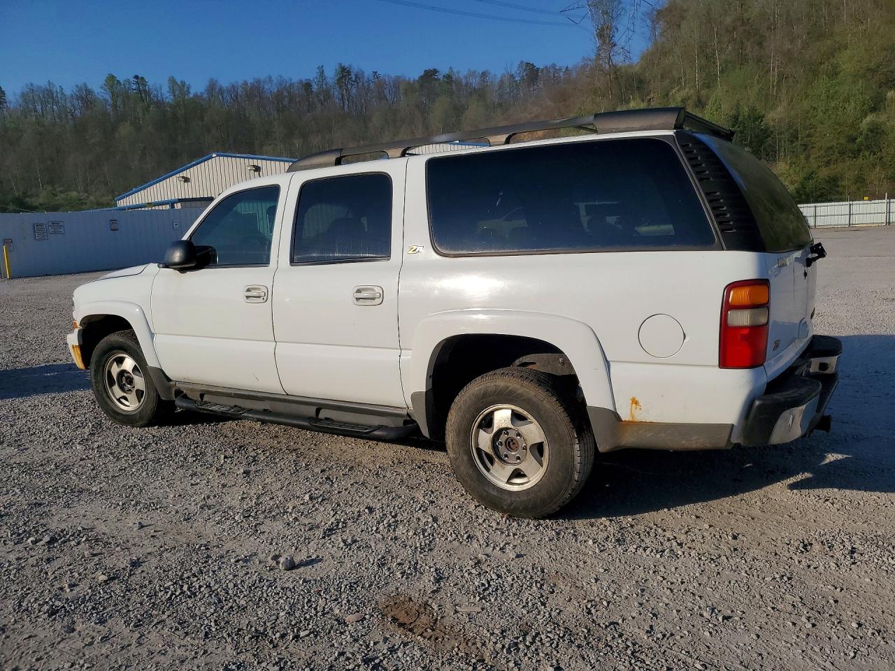 2003 Chevrolet Suburban VIN 3GNFK16Z43G140561 photo 2