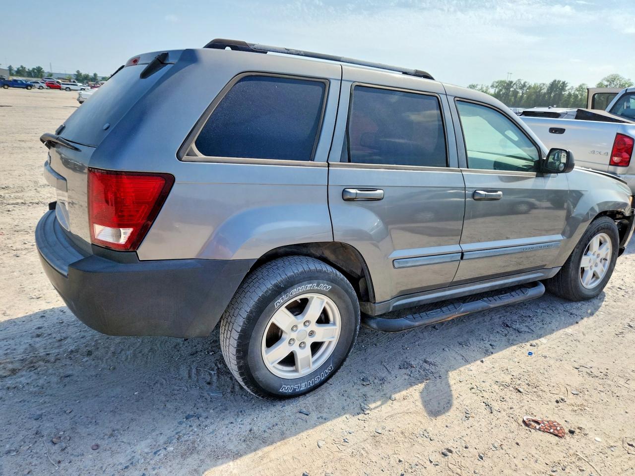 2007 Jeep Cherokee VIN 1J8GR48K77C548323 photo 3