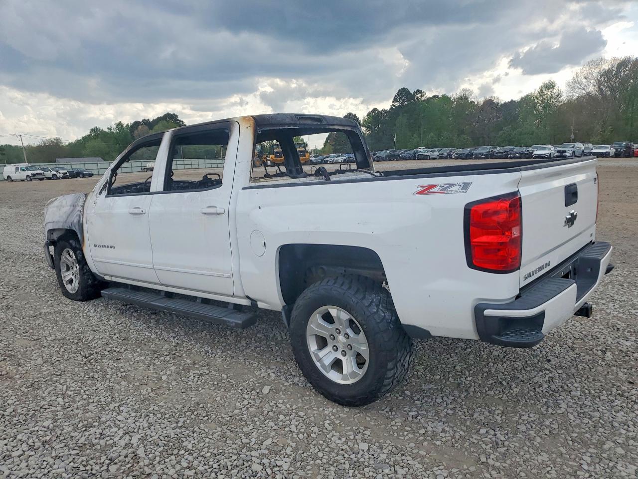 2017 Chevrolet All models VIN 3GCUKREC0HG200144 photo 2