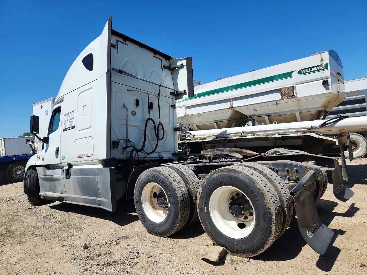 2019 FREIGHTLINER All other VIN 3AKJGLDR1KSJL3925 photo 3