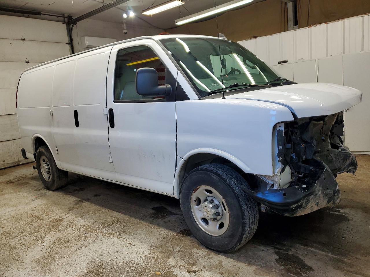 2023 CHEV Express VIN 1GCWGAFP0P1232201 photo 4