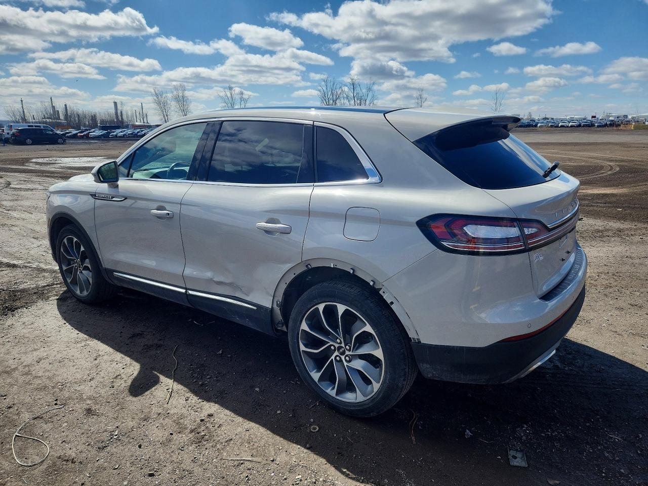 2022 Lincoln Nautilus VIN 2LMPJ8K91NBL24313 photo 2