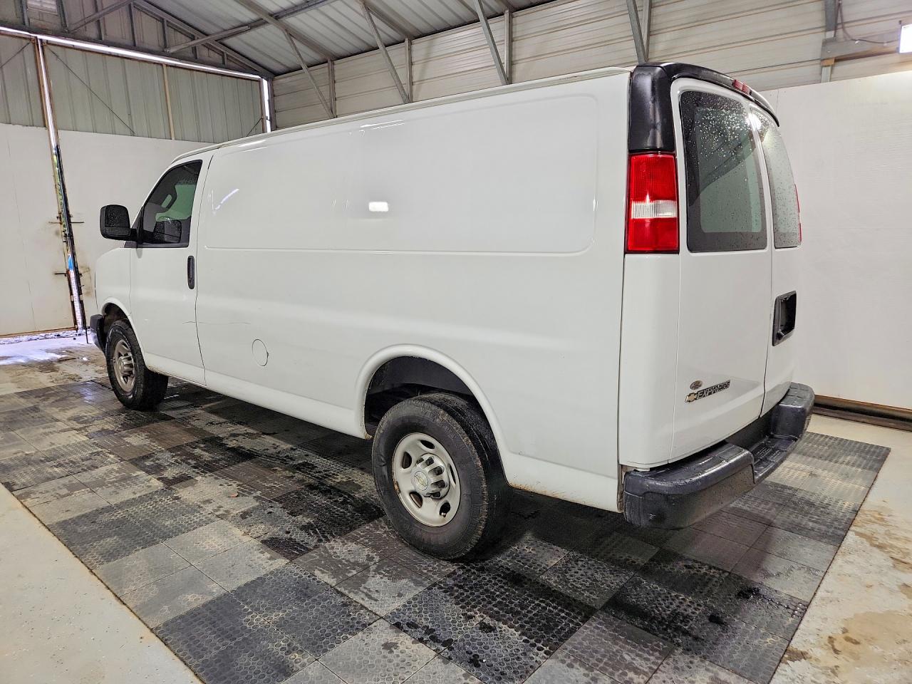 2021 Chevrolet Express VIN 1GCWGAFP8M1207509 photo 2