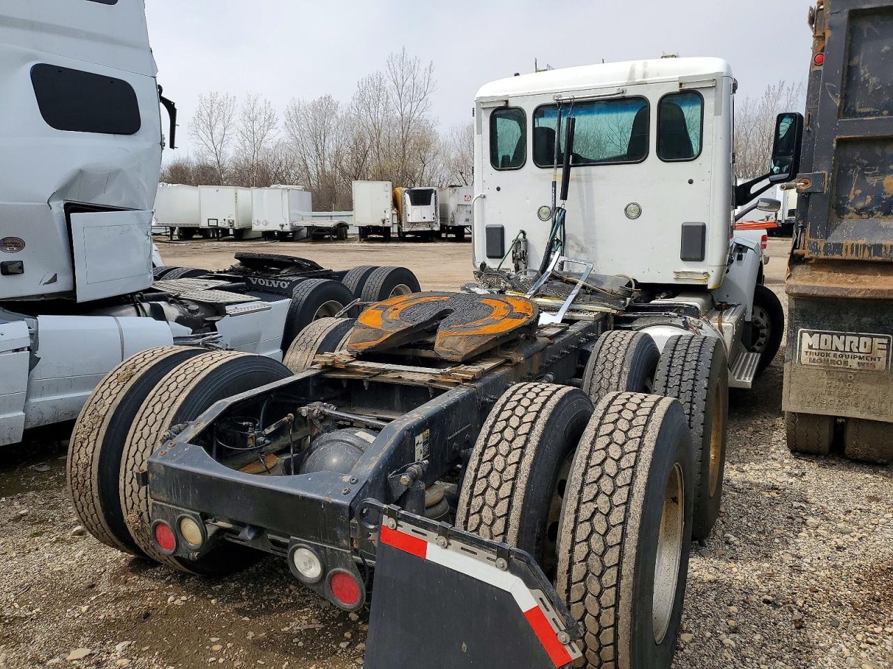 2017 PETERBILT All other VIN 1XPBDP9XXHD410801 photo 4