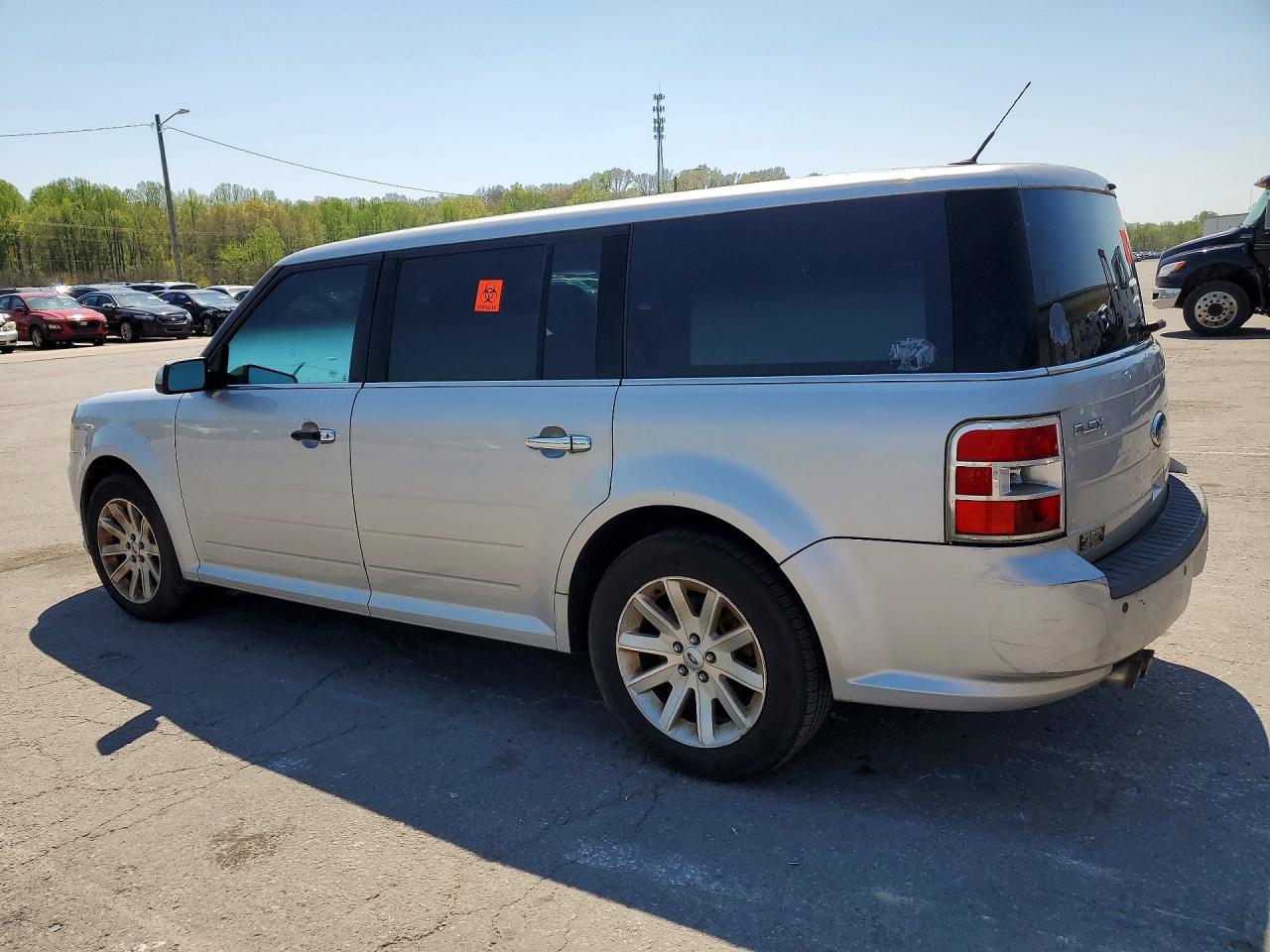 2009 Ford Flex VIN 2FMEK62C09BA06866 photo 2