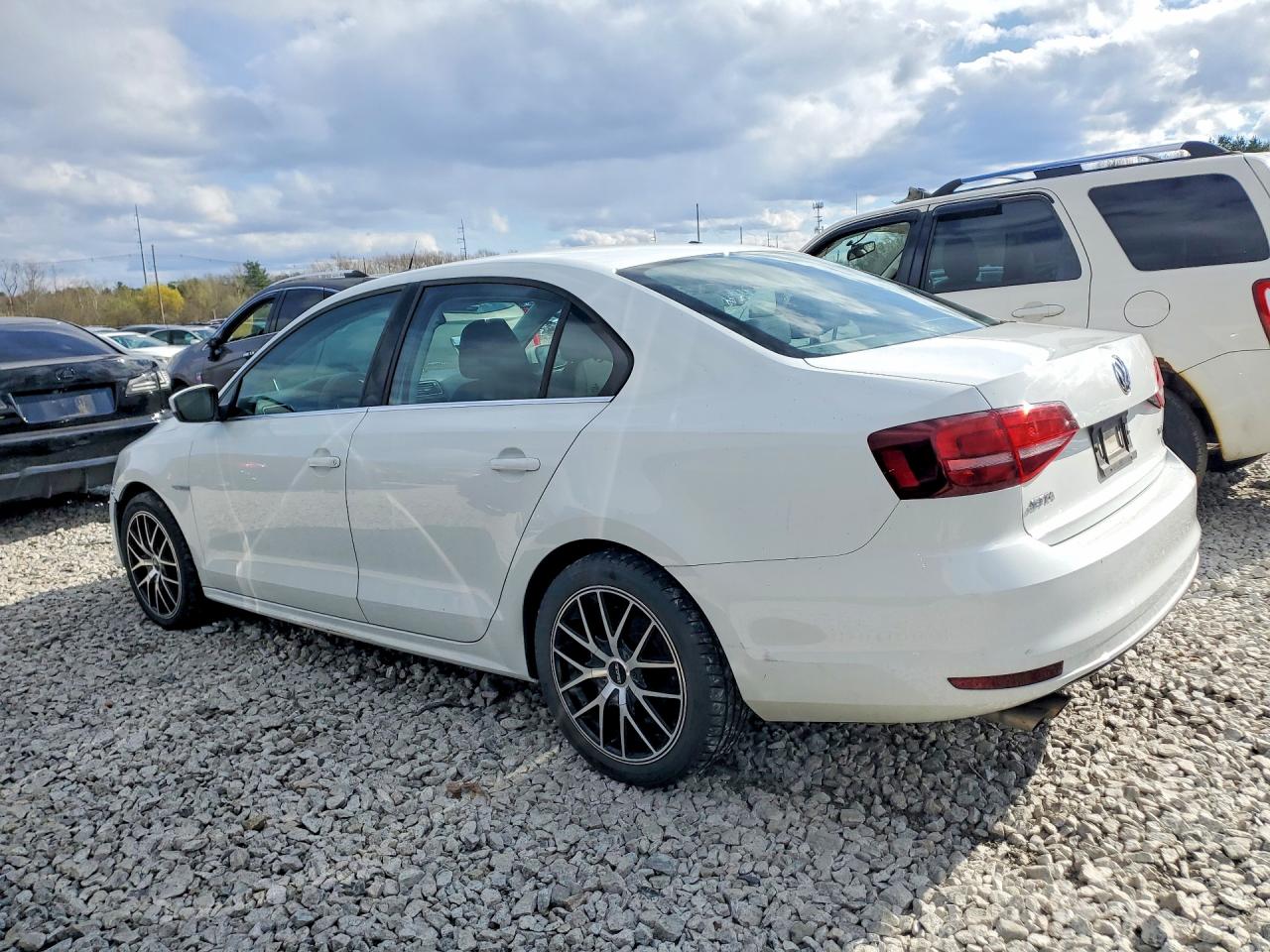 2017 Volkswagen Jetta VIN 3VW2B7AJ7HM396601 photo 2