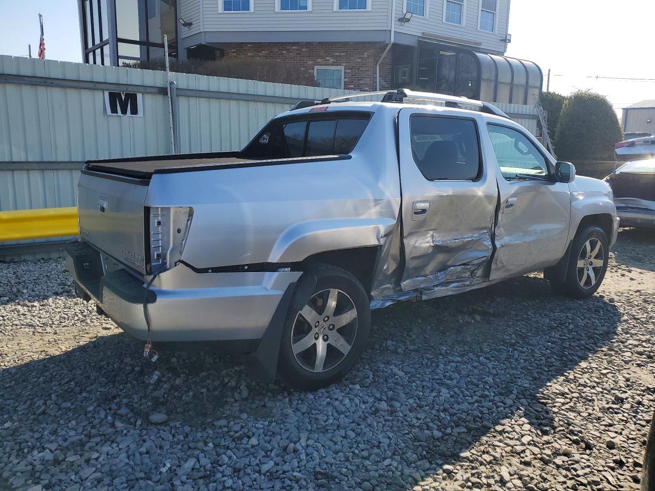 2014 Honda Ridgeline VIN 5FPYK1F64EB014501 photo 3