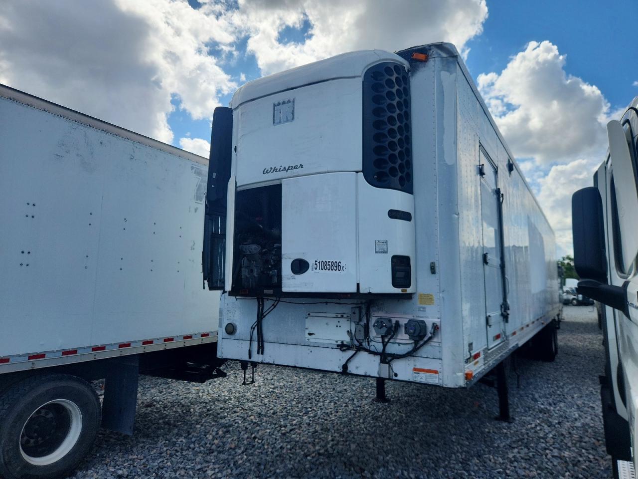 2016 UTIL Trailer VIN 1UYVS2485GM526026 photo 2