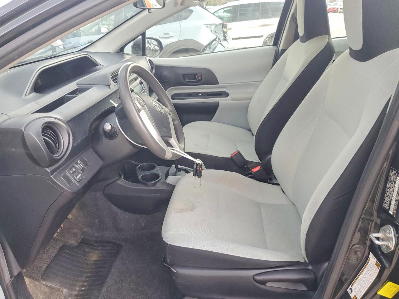 2013 Toyota Prius c on VIN JTDKDTB38D1553680 photo 7