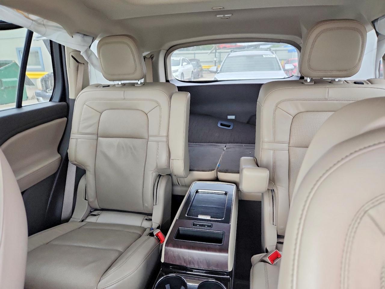 2023 Lincoln Aviator VIN 5LM5J7XC9PGL02344 photo 10