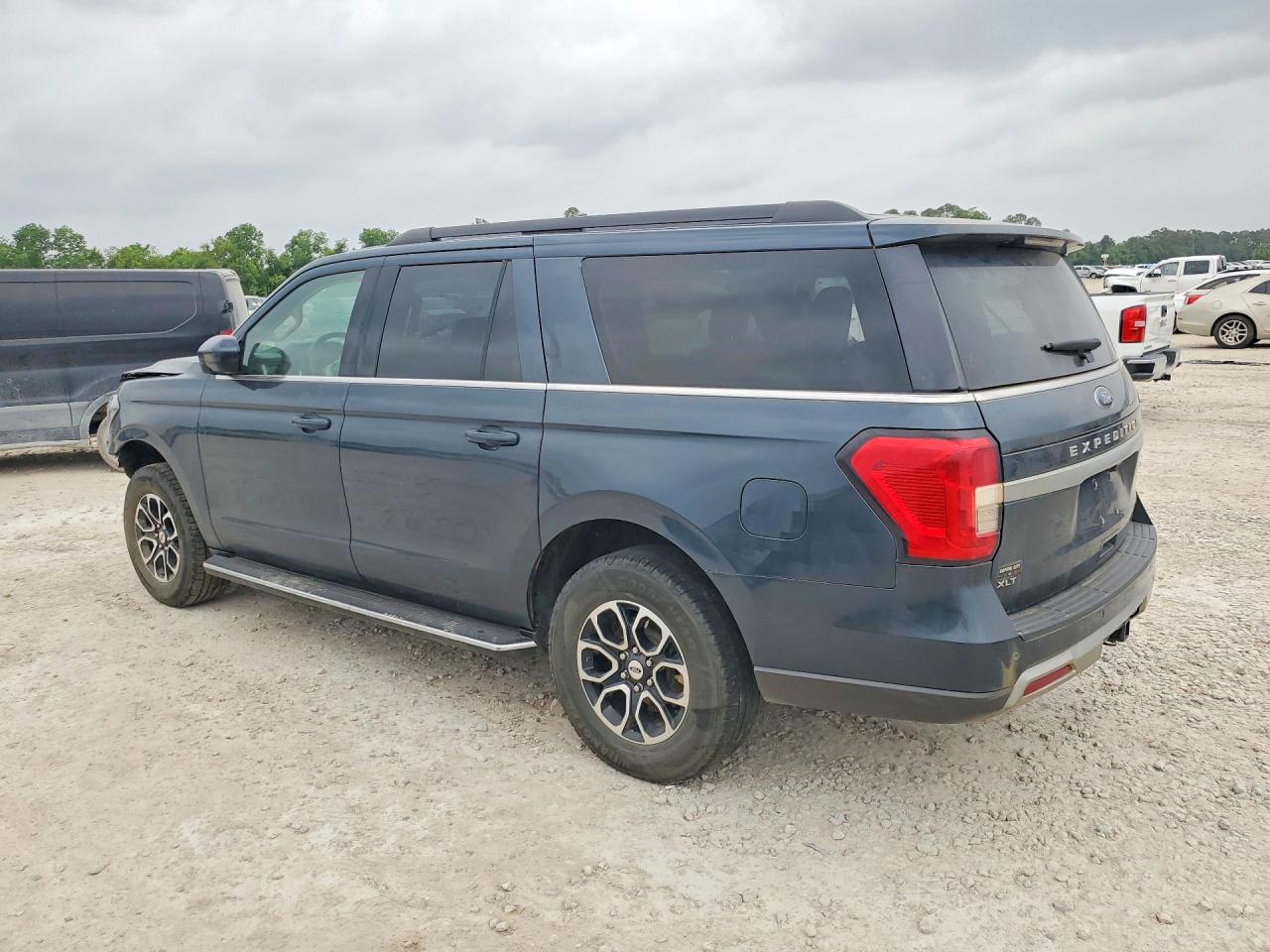 2023 Ford Expedition VIN 1FMJK1J89PEA30311 photo 2