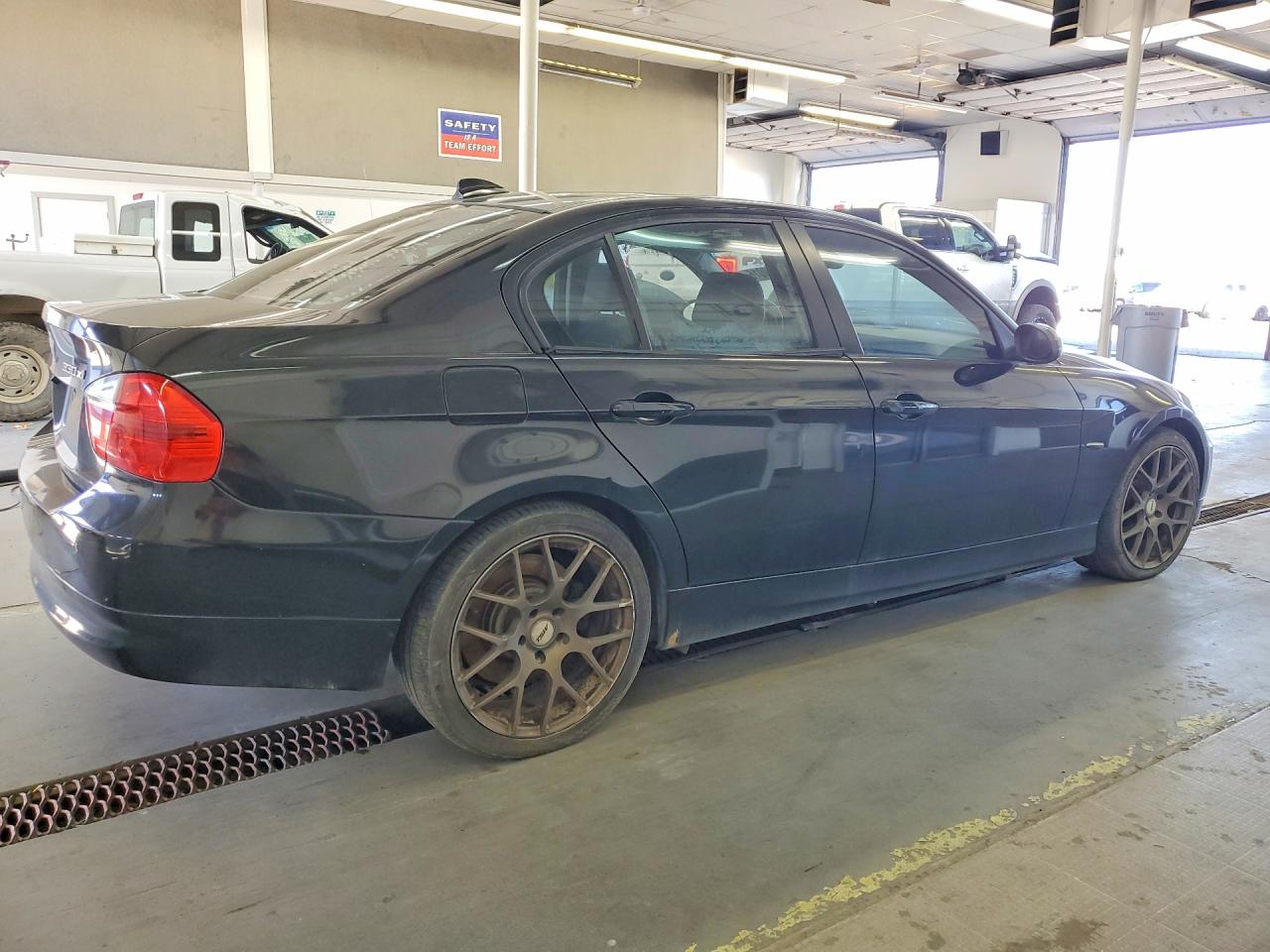 2006 BMW 3 series VIN WBAVD33596KV62492 photo 3