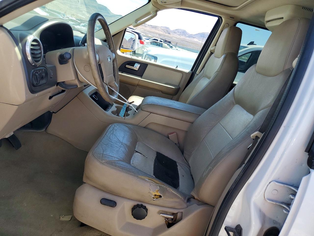 2004 Ford Expedition VIN 1FMFU17L14LA82163 photo 7