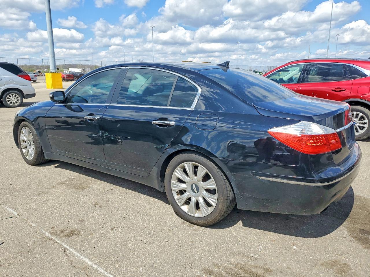 2009 Hyundai Genesis VIN KMHGC46E89U043048 photo 2
