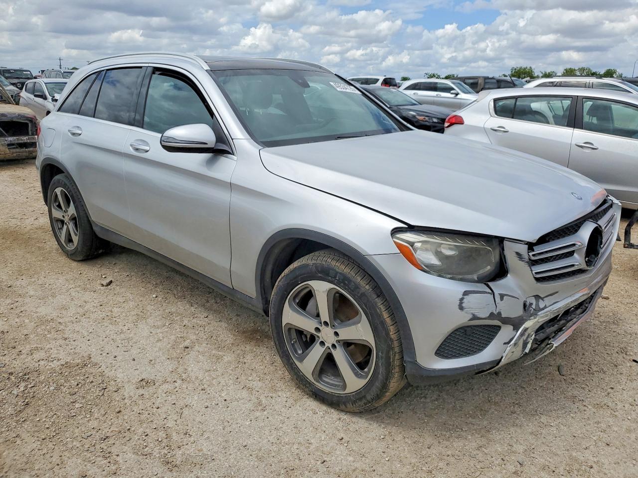 2016 Mercedes-Benz Glc class VIN WDC0G4JB1GF106154 photo 4