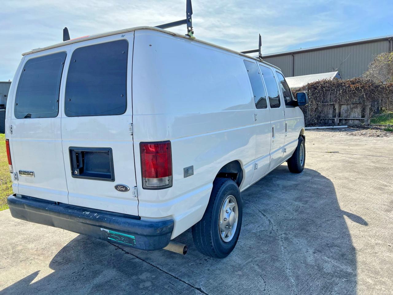 2010 Ford Econoline VIN 1FTNE2EL4ADA60332 photo 4