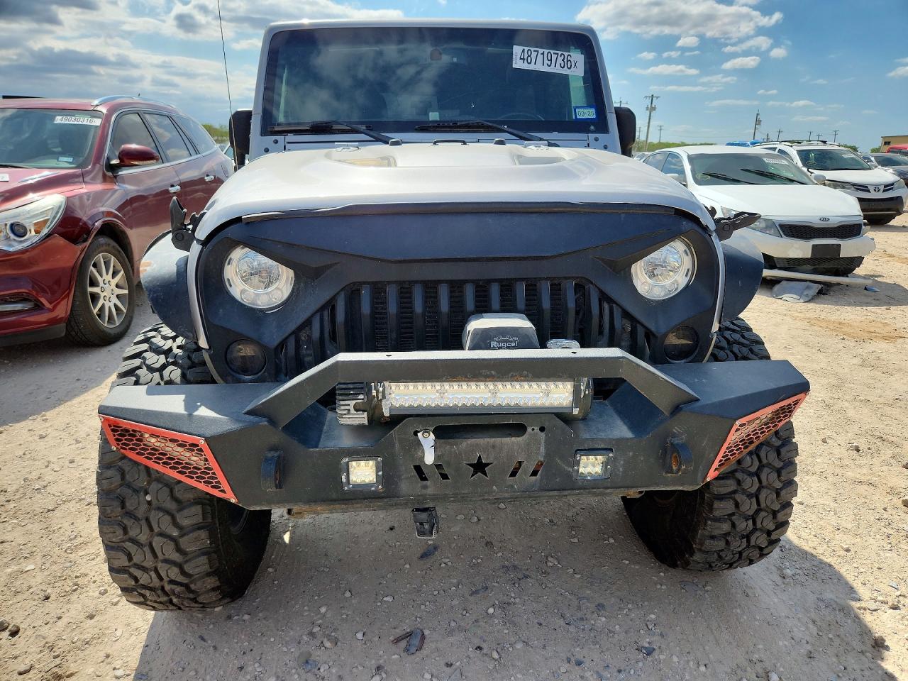 2017 Jeep Wrangler / VIN 1C4BJWFG2HL528615 photo 5
