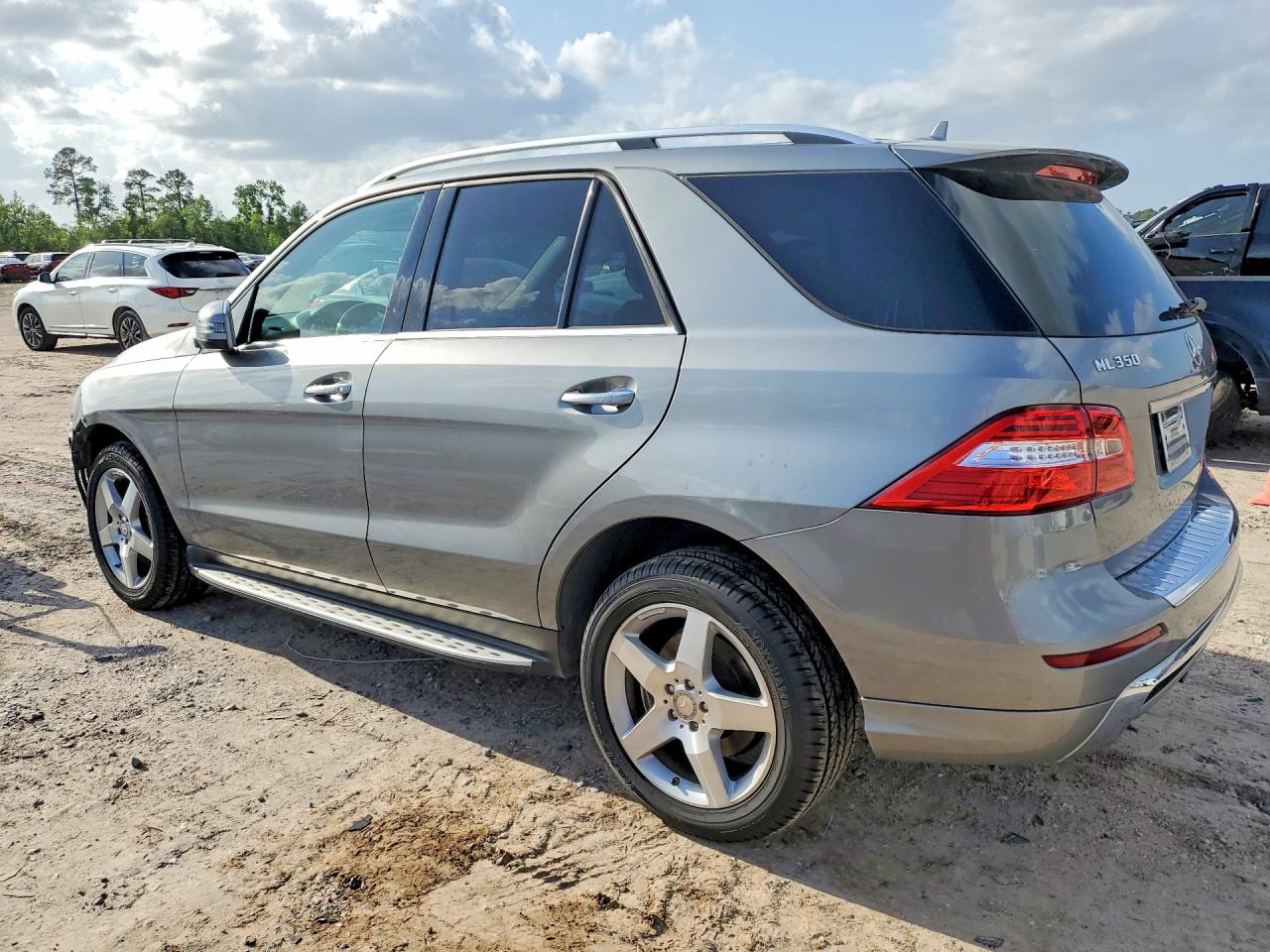 2014 Mercedes M-class VIN 4JGDA5JB5EA318446 photo 2